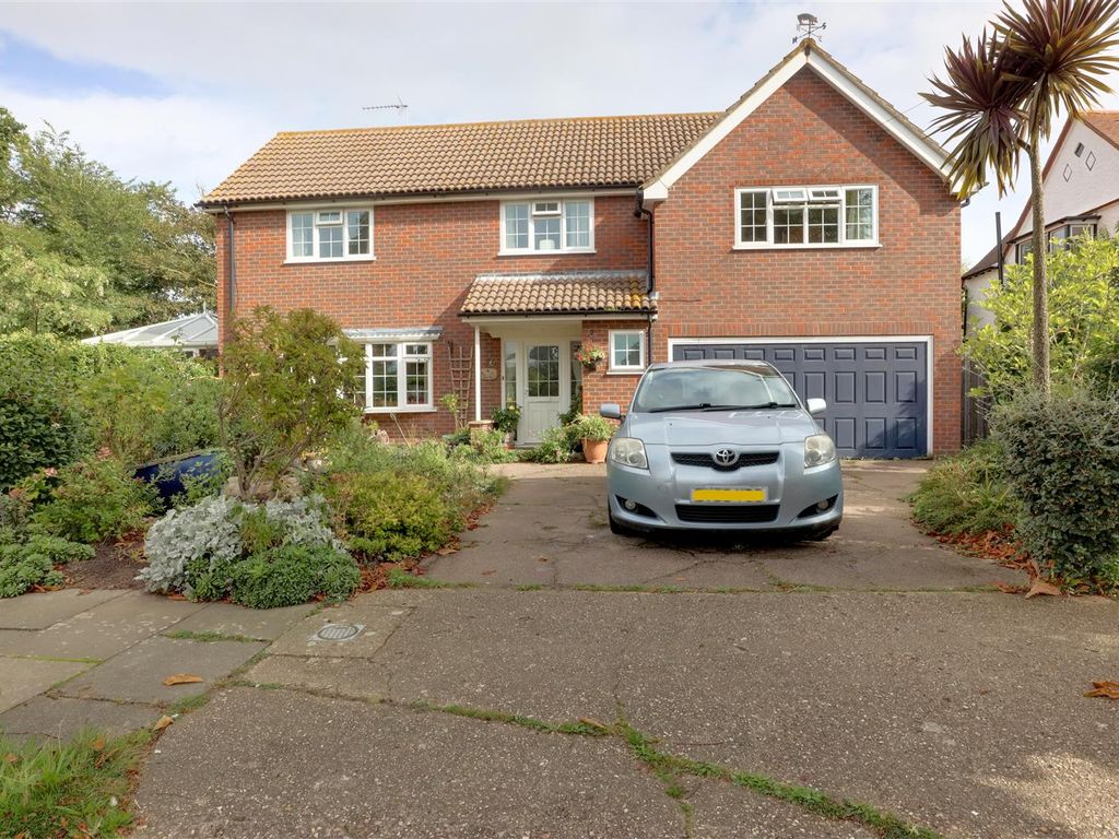 4 bed detached house for sale in Winchester Road, FrintonOnSea CO13