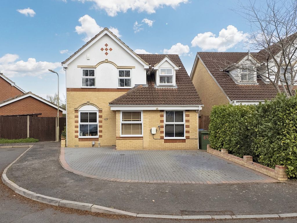 4 bed detached house for sale in Tarn Close, Farnborough GU14, £540,000 Zoopla