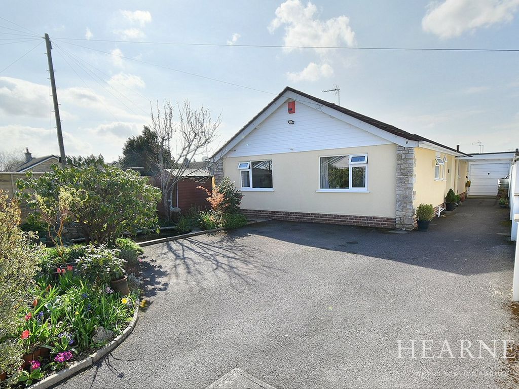 4 bed detached bungalow for sale in Elmhurst Way, West Moors, Ferndown