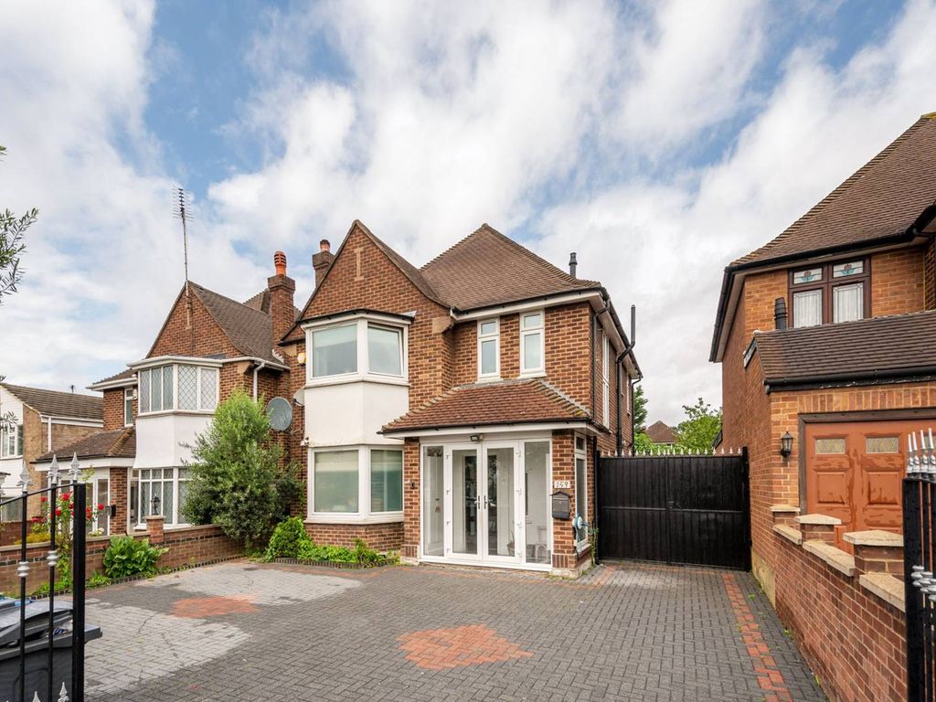 3 bed detached house to rent in Malden Way, New Malden KT3, £3,250 pcm