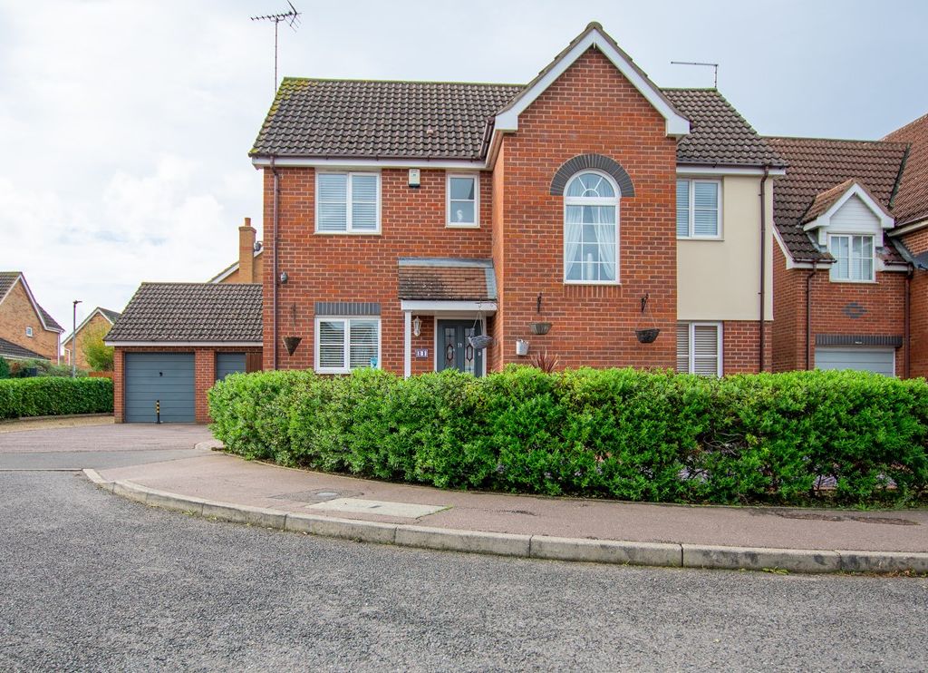 4 bed detached house for sale in Marconi Drive, Yaxley, Peterborough