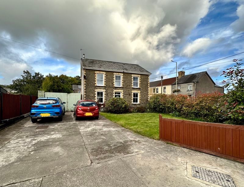 4 bed detached house for sale in Bridgend Road, Llanharan, Pontyclun