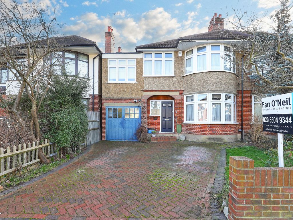 5 bed semidetached house for sale in Kings Avenue, Woodford Green IG8