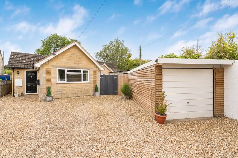 4 bed detached bungalow for sale in Juniper Hill, Brackley NN13 Zoopla