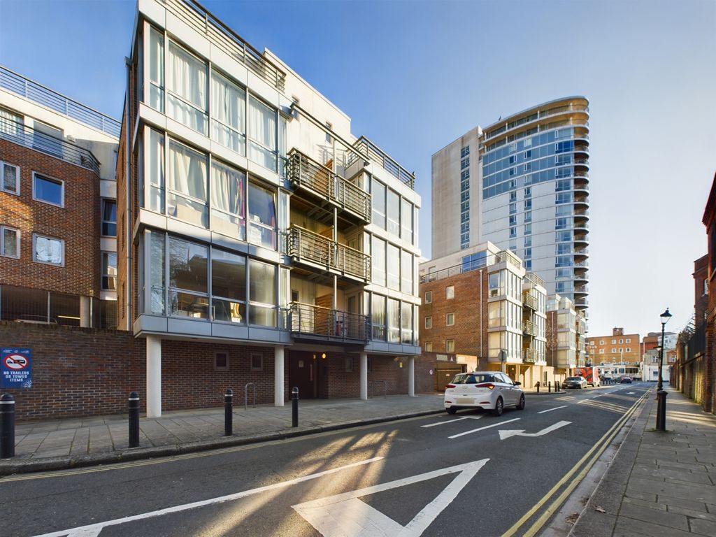 2 bed flat to rent in Admiralty Road, Portsmouth PO1, £1,200 pcm Zoopla
