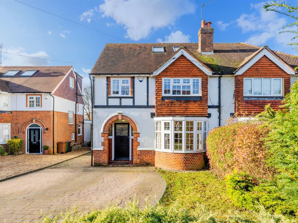 4 bed semidetached house for sale in Roundwood View, Banstead SM7, £
