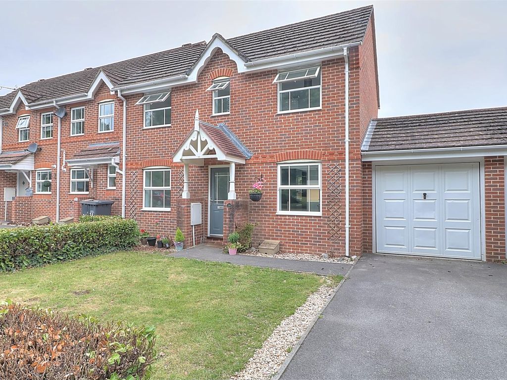 3 bed property to rent in Tristram Close, Knightwood Park, Chandlers