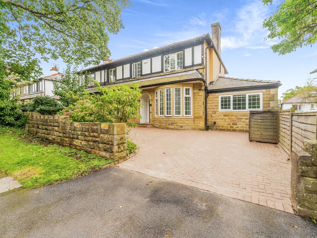 4 bed semidetached house for sale in Holden Road, Reedley, Burnley