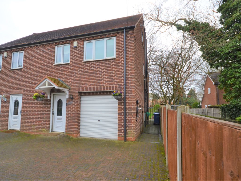 3 bed semidetached house for sale in Cantley Lane, Cantley, Doncaster