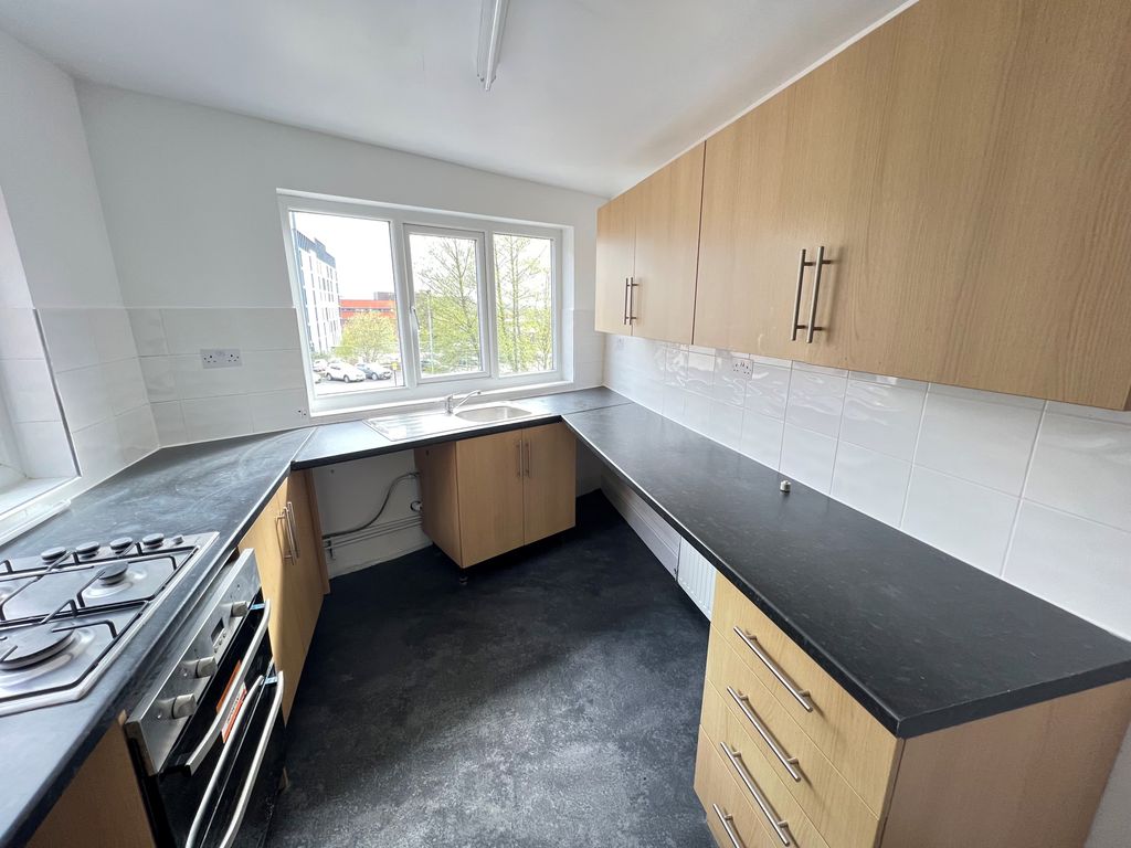 4 bed flat to rent in Preston New Road, Blackburn BB2 Zoopla