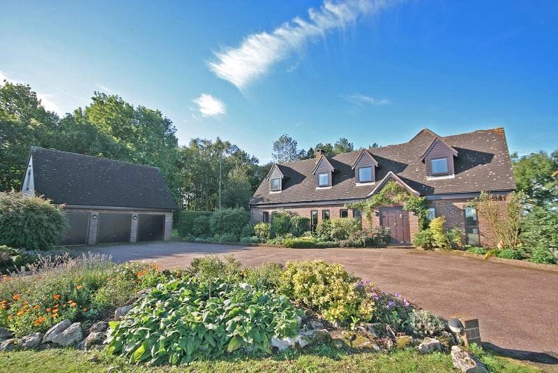 5 bed detached house to rent in Beechwood Park, Markyate, St. Albans