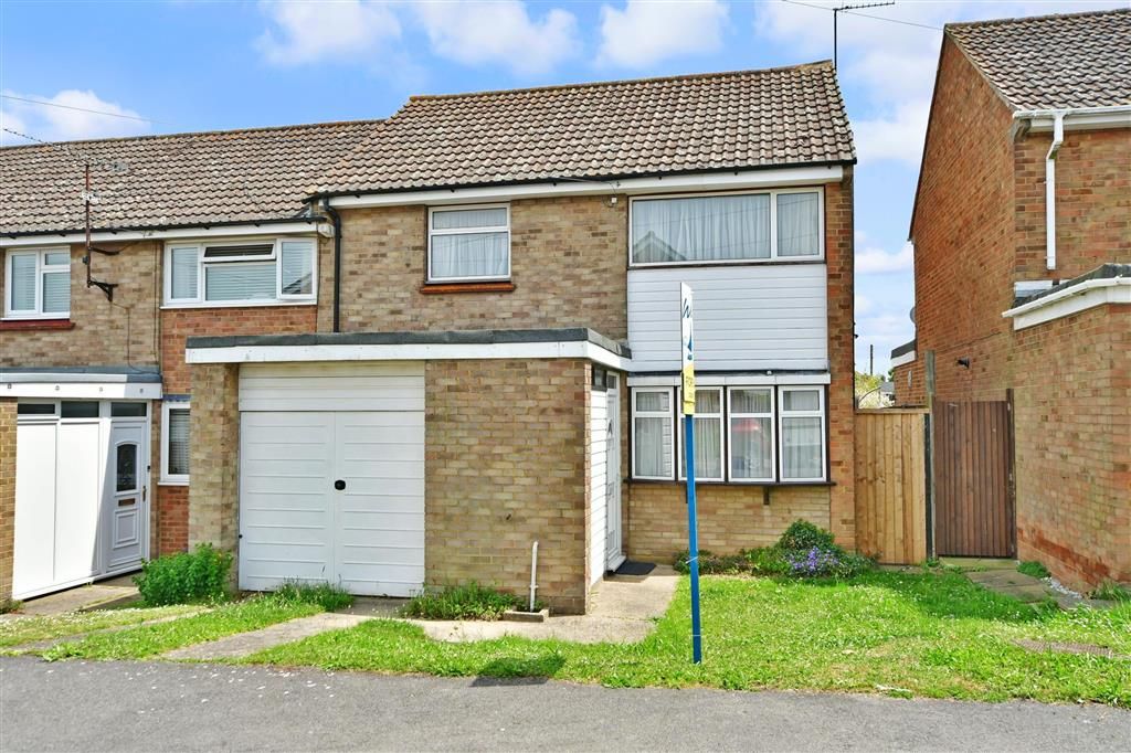 3 bed end terrace house for sale in Heron Way, Lower Stoke, Rochester