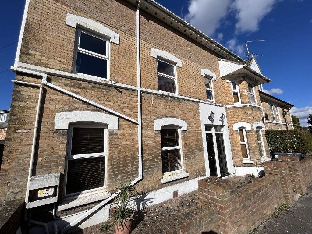 2 bed flat to rent in Norwich Avenue, Westbourne, Bournemouth BH2, £950