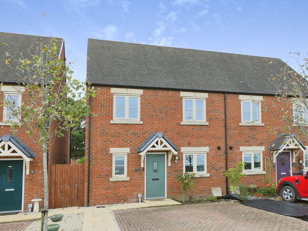 4 bed semidetached house for sale in Godfrey Place, Upper Rissington