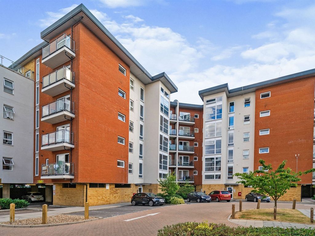 1 bed flat for sale in Clarkson Court, Hatfield AL10, £200,000 Zoopla