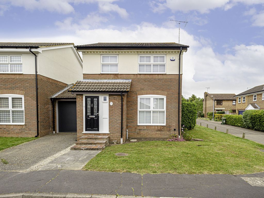 3 bed detached house to rent in Alexandra Road, Rayleigh SS6 Zoopla