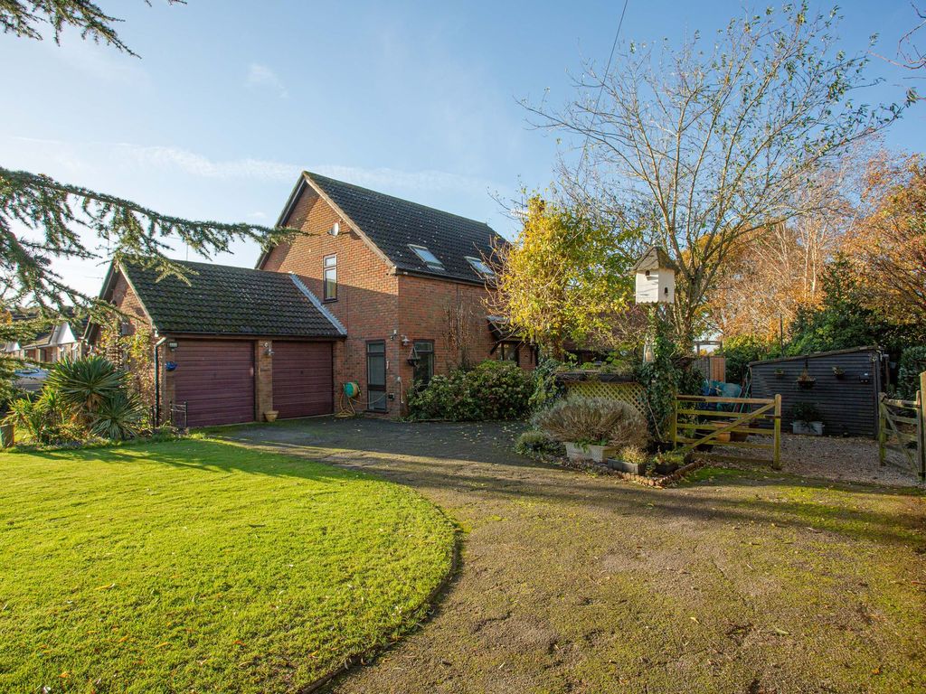 4 bed detached house for sale in Eastling, Faversham ME13, £790,000