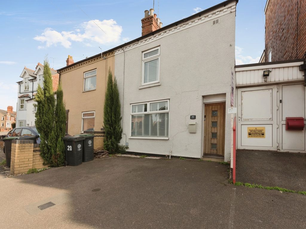 3 bed semidetached house for sale in Higham Road, Rushden NN10, £