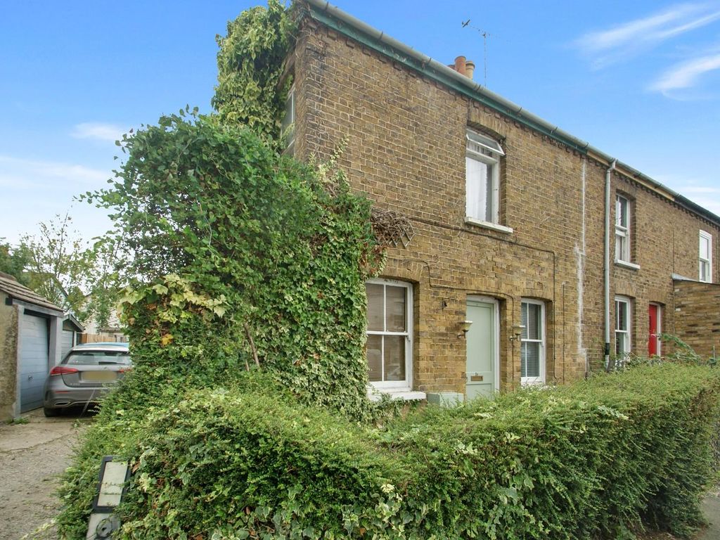 2 bed end terrace house for sale in East Road, Stortford CM23