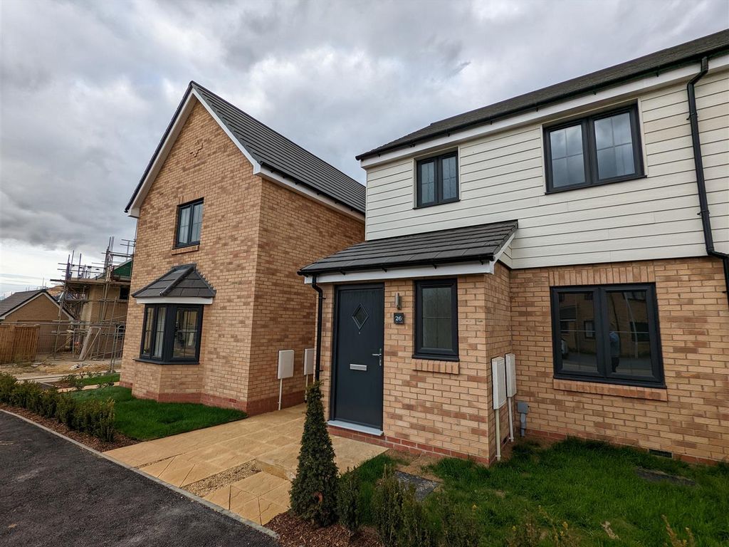 3 bed semidetached house to rent in Clydesdale Road, Witchford, Ely