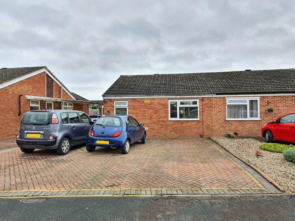 3 bed bungalow for sale in Hemingway Drive, Bicester, Oxfordshire OX26