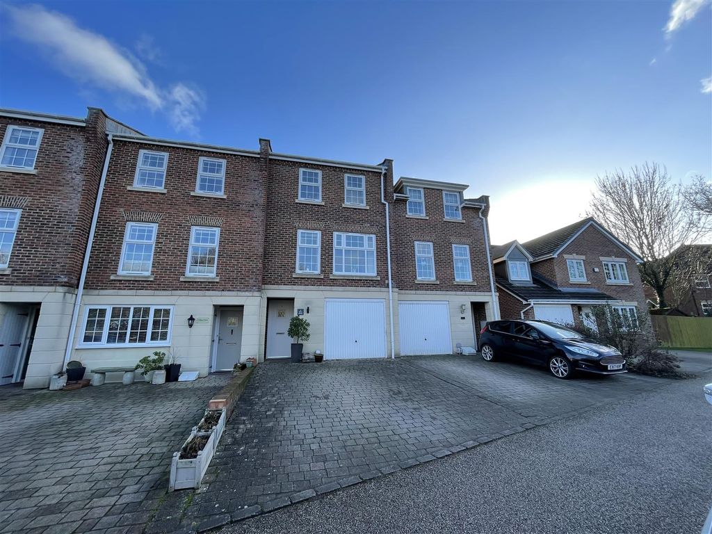 4 bed town house for sale in West Farm, Waldridge Lane, Chester Le