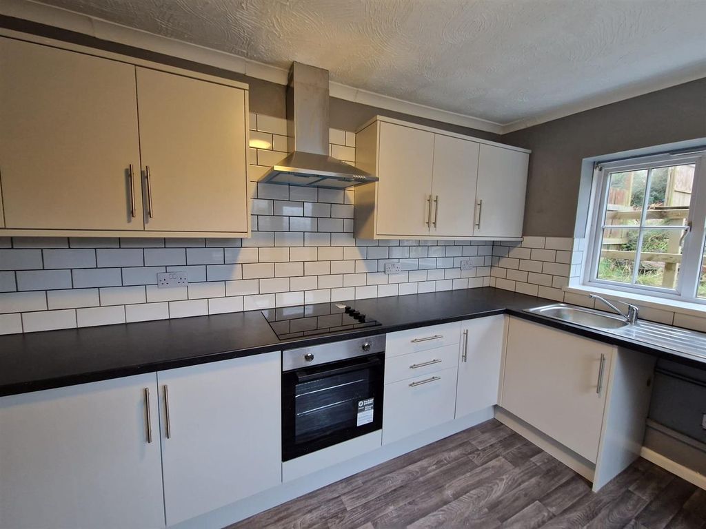 4 bed terraced house to rent in Penymor Road, Penlan, Swansea SA5, £950