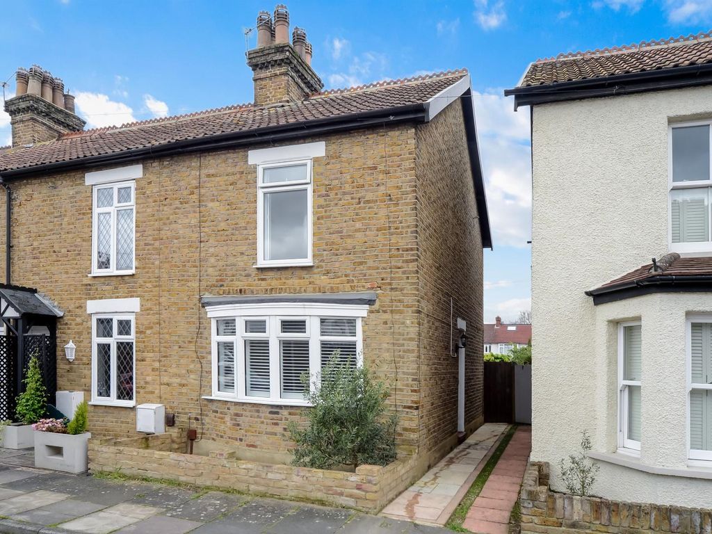 3 bed semidetached house for sale in Idmiston Square, Worcester Park