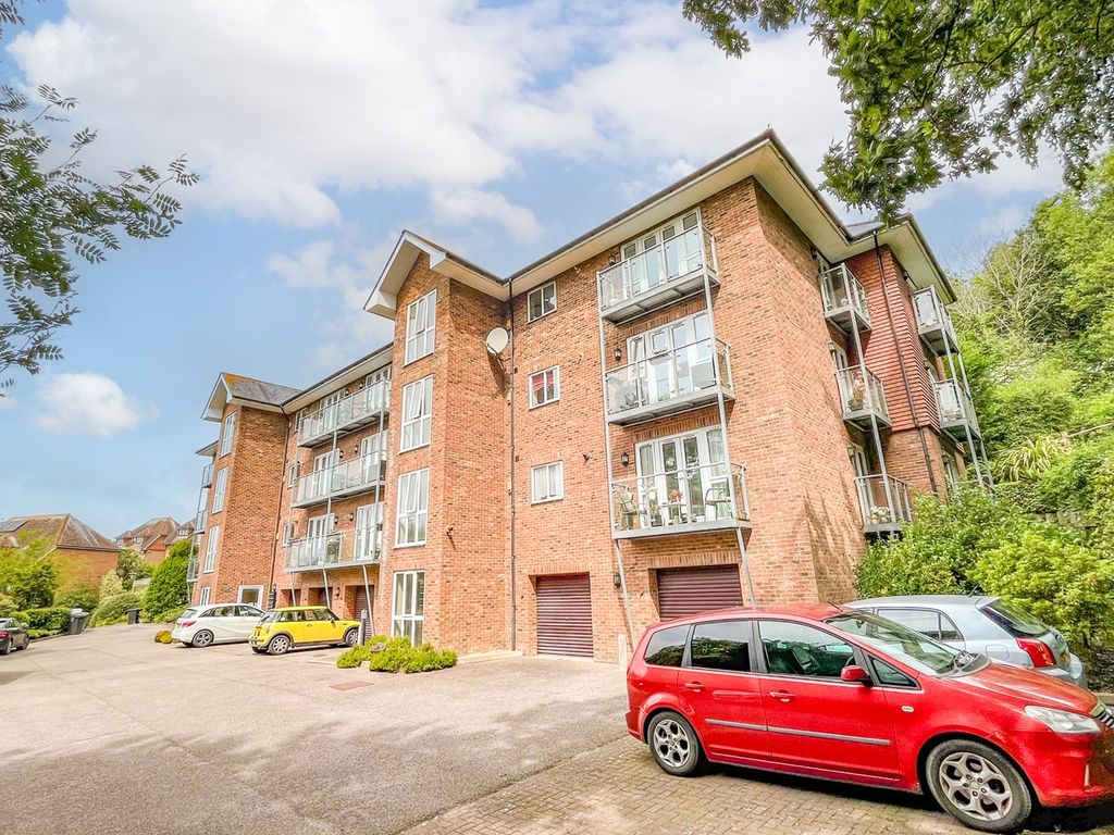 2 bed flat for sale in Beachy Head View, St LeonardsOnSea TN38, £