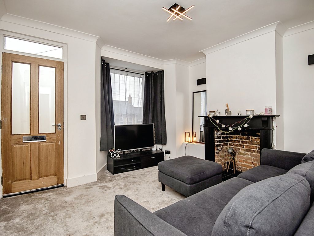 3 bed terraced house for sale in Magpie Hall Road, Chatham, Kent ME4, £220,000 Zoopla