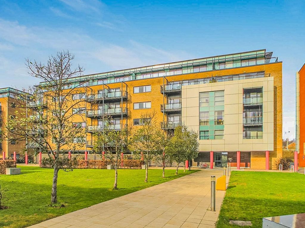 Studio to rent in Ferry Court, Cardiff CF11, £700 pcm Zoopla