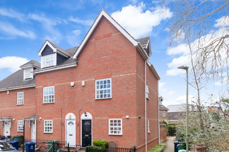 3 bed end terrace house to rent in Cherwell Street, Oxford OX4, £1,400