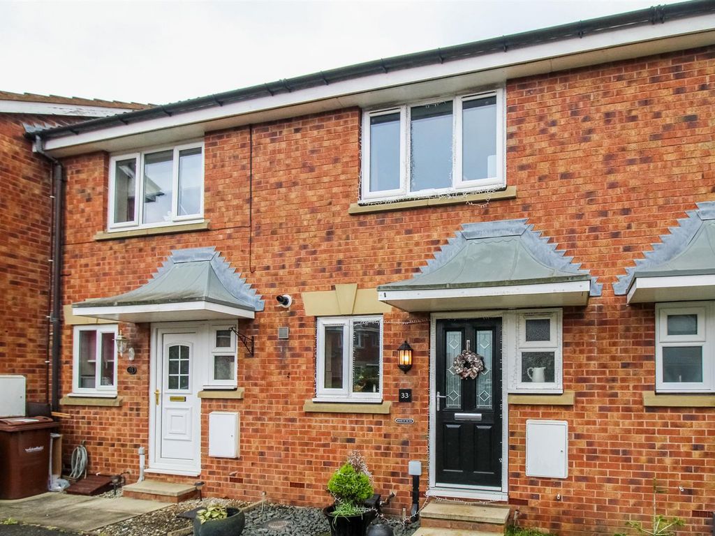 2 bed terraced house for sale in Berryfield Garth, Ossett WF5, £185,000