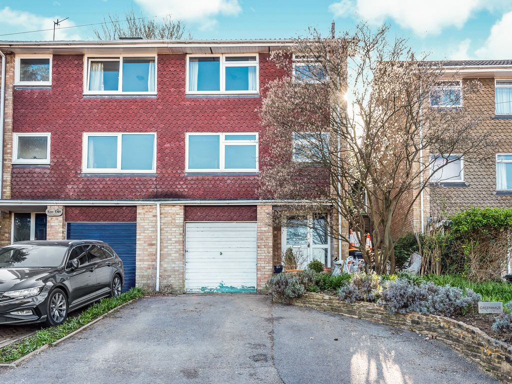 3 bed semidetached house to rent in Upper Manor Road, Godalming