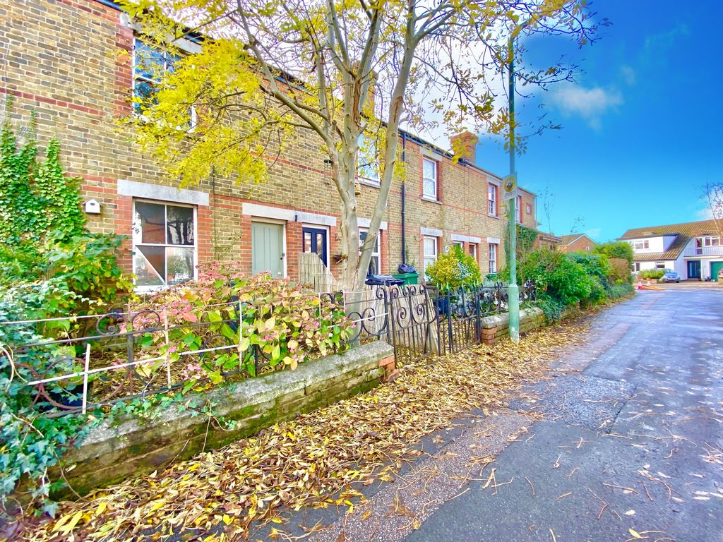 2 bed property to rent in Tower Lane, Bearsted, Maidstone ME14, £950