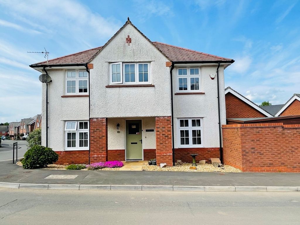 4 bed detached house for sale in Heol Sirhowy, Caldicot, Newport. NP26