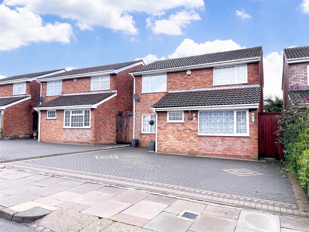 4 bed detached house for sale in Buckingham Drive, Luton LU2, £425,000 Zoopla