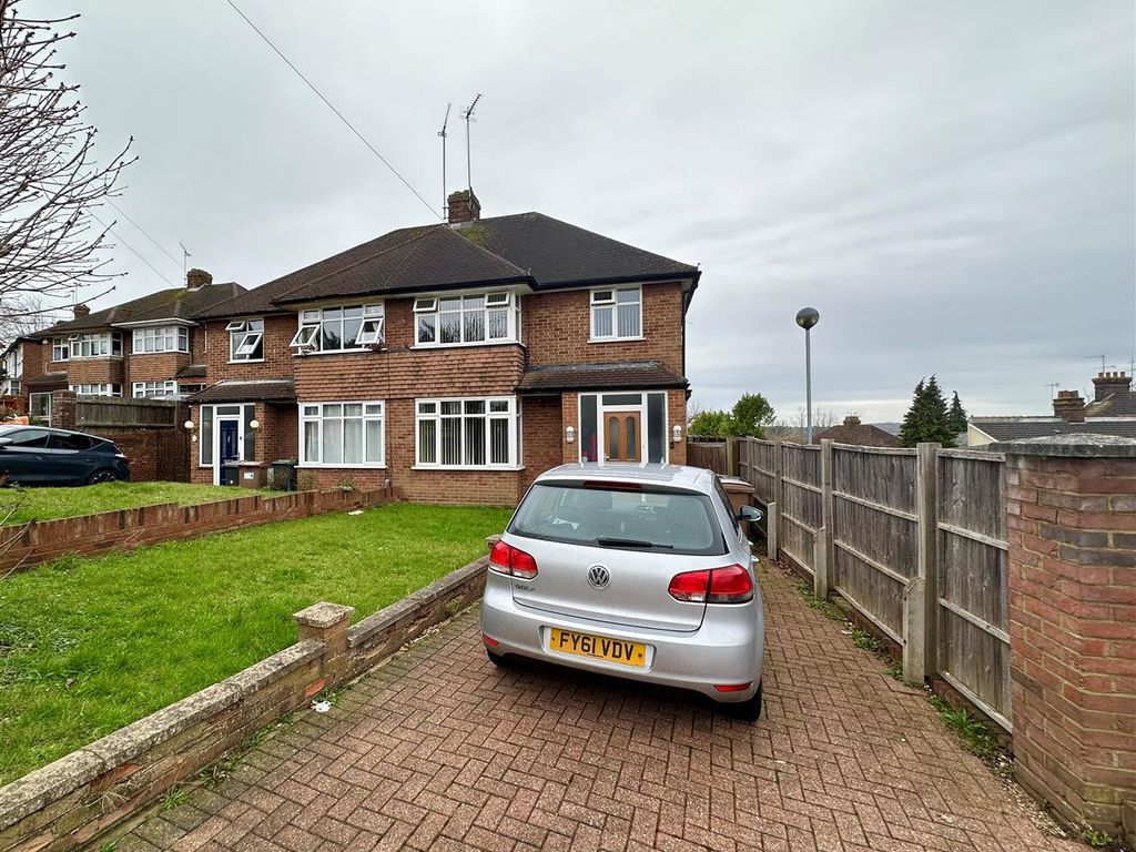3 bed semidetached house to rent in Hart Lane, Luton LU2, £1,550 pcm