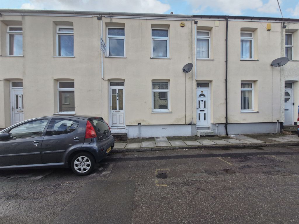 3 bed terraced house for sale in Commercial Street, Griffithstown