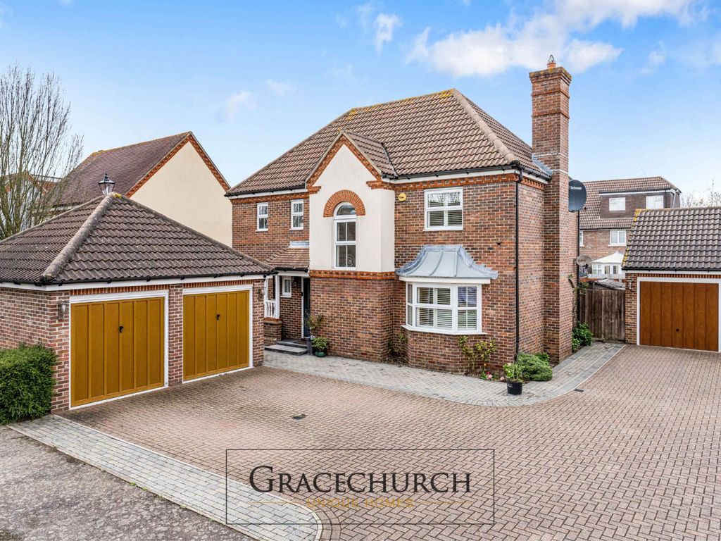 4 bed detached house for sale in Deer Park Way, Waltham Abbey EN9, £