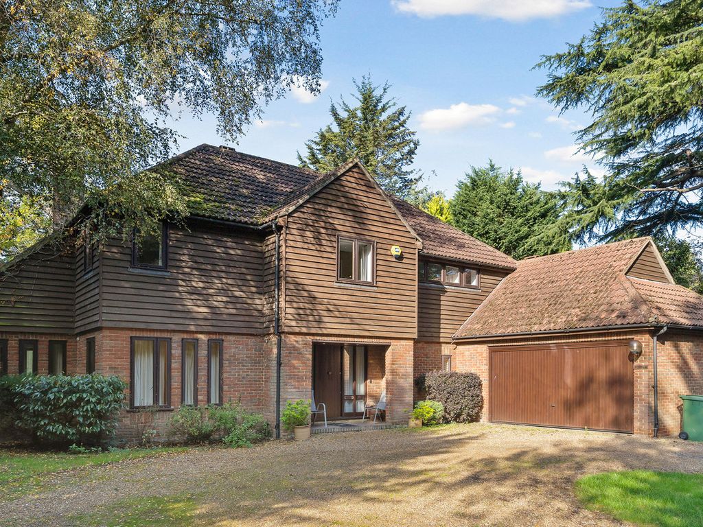 5 bed detached house to rent in Littleworth Lane, Esher KT10 Zoopla