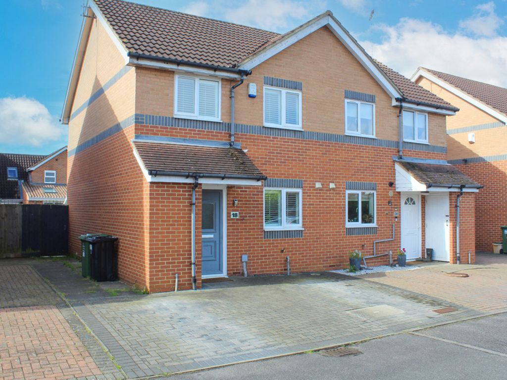 2 bed semidetached house for sale in Scott Drive, Wickford SS12, £