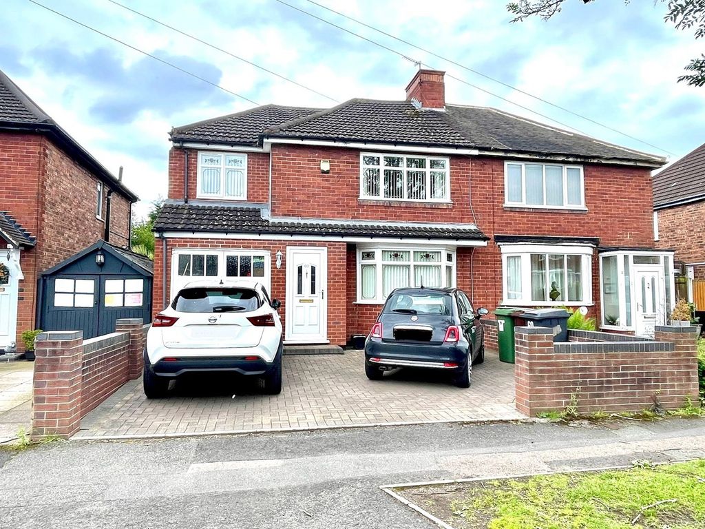 4 bed semidetached house for sale in Carlton Avenue, Wednesfield