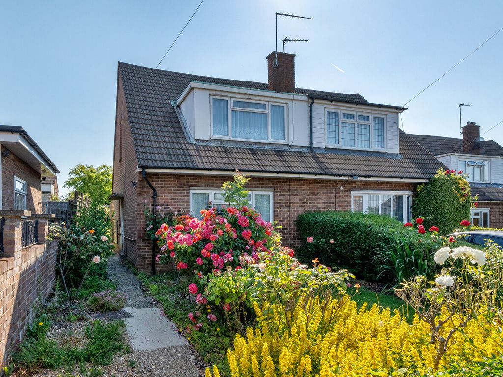 3 bed semidetached house for sale in Ryecroft Crescent, EN5, £