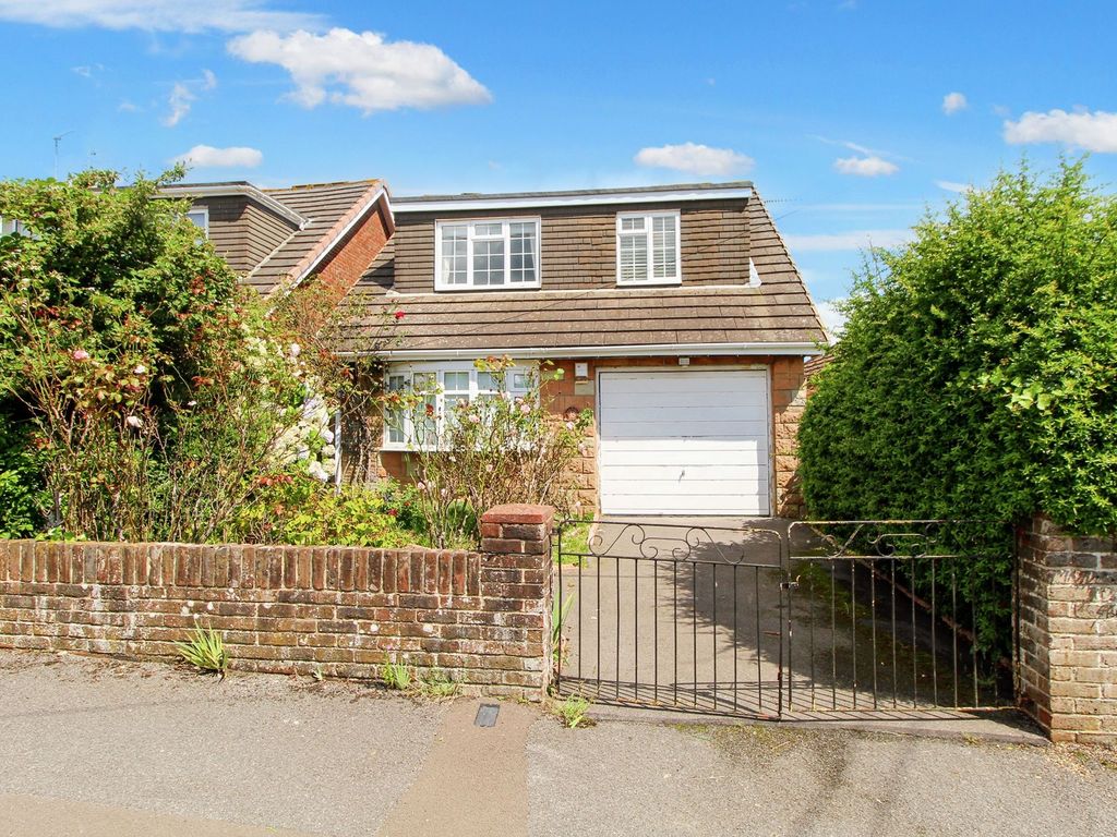 2 bed detached house for sale in Spencer Road, Thornhill Park SO19, £