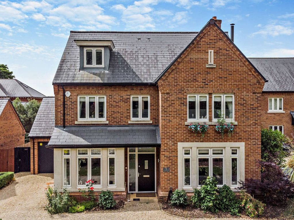 6 bed detached house for sale in Hart Walk, Upper Heyford, Bicester, Oxfordshire OX25, £695,000