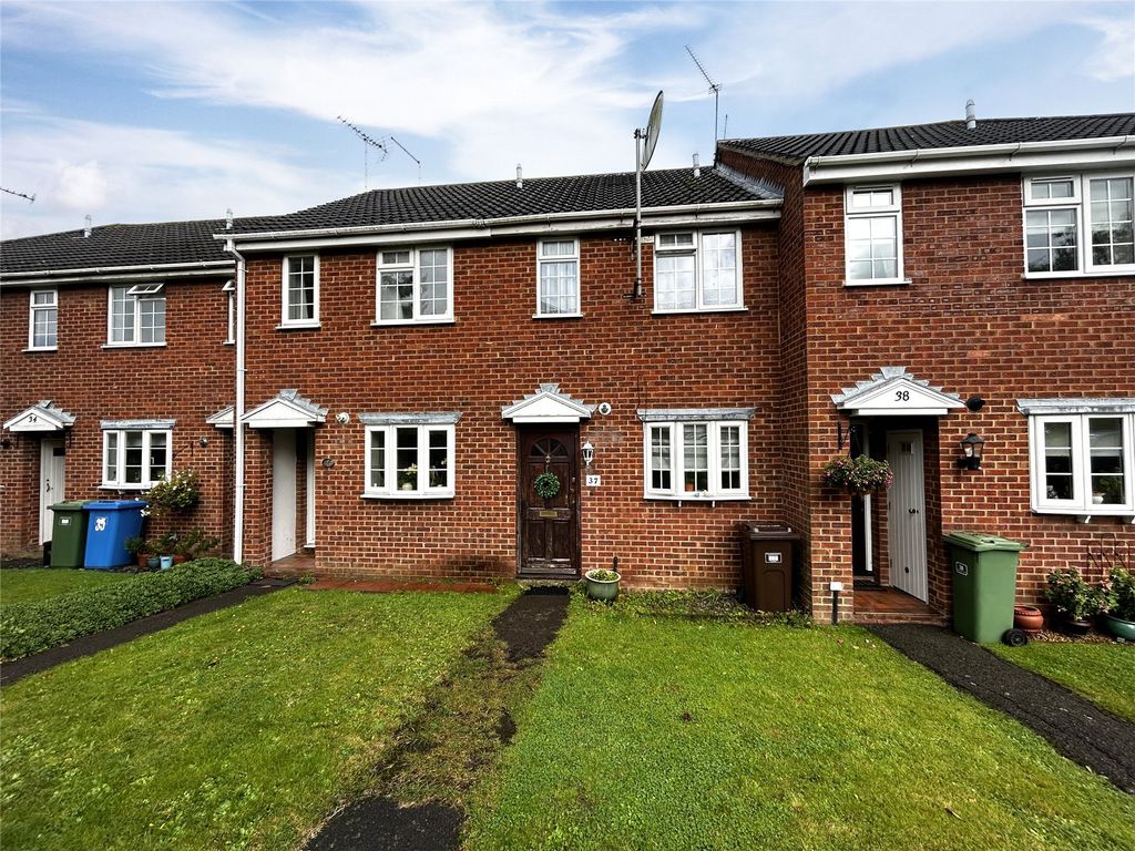 2 bed terraced house for sale in Daventry Court, Bracknell, Berkshire