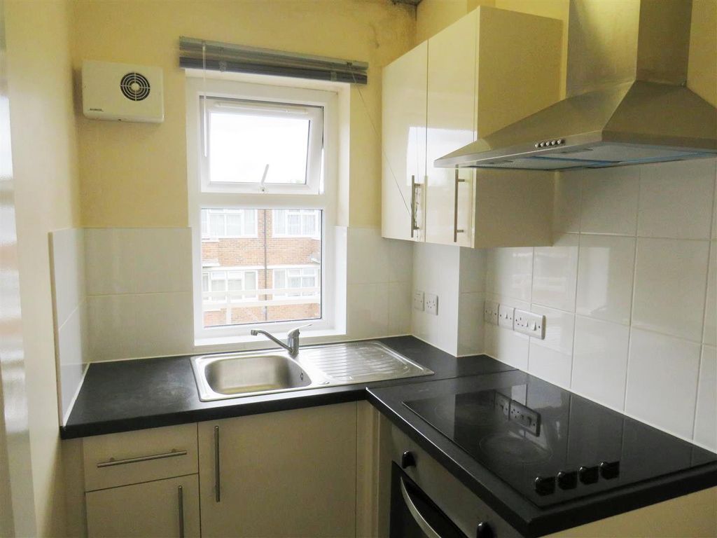 1 bed property to rent in Lumsden Mansions, Shirley Road, Southampton SO15, £775 pcm Zoopla