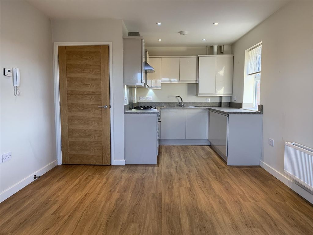 2 bed flat to rent in Gladstone Terrace, Hinckley LE10 Zoopla