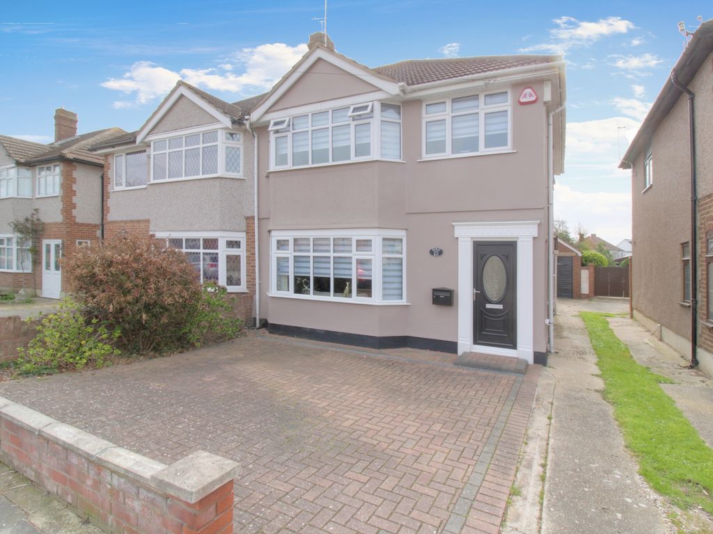 4 bed semidetached house for sale in Moray Way, Romford RM1 Zoopla